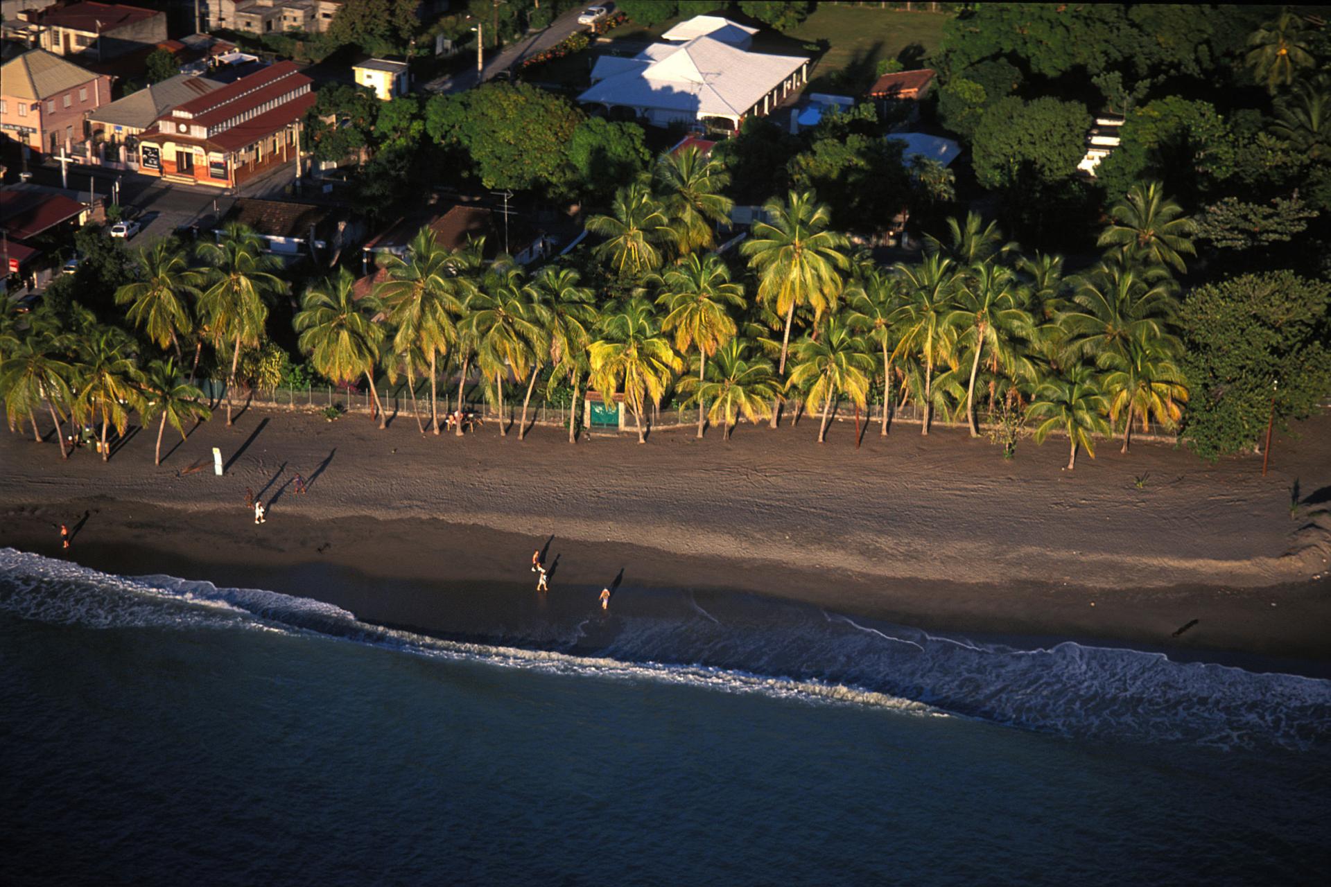 La plage du Carbet vue du ciel