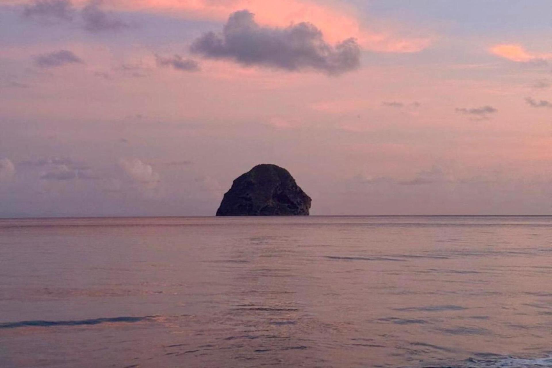 Le Rocher du Diamant en Martinique coucher du soleil