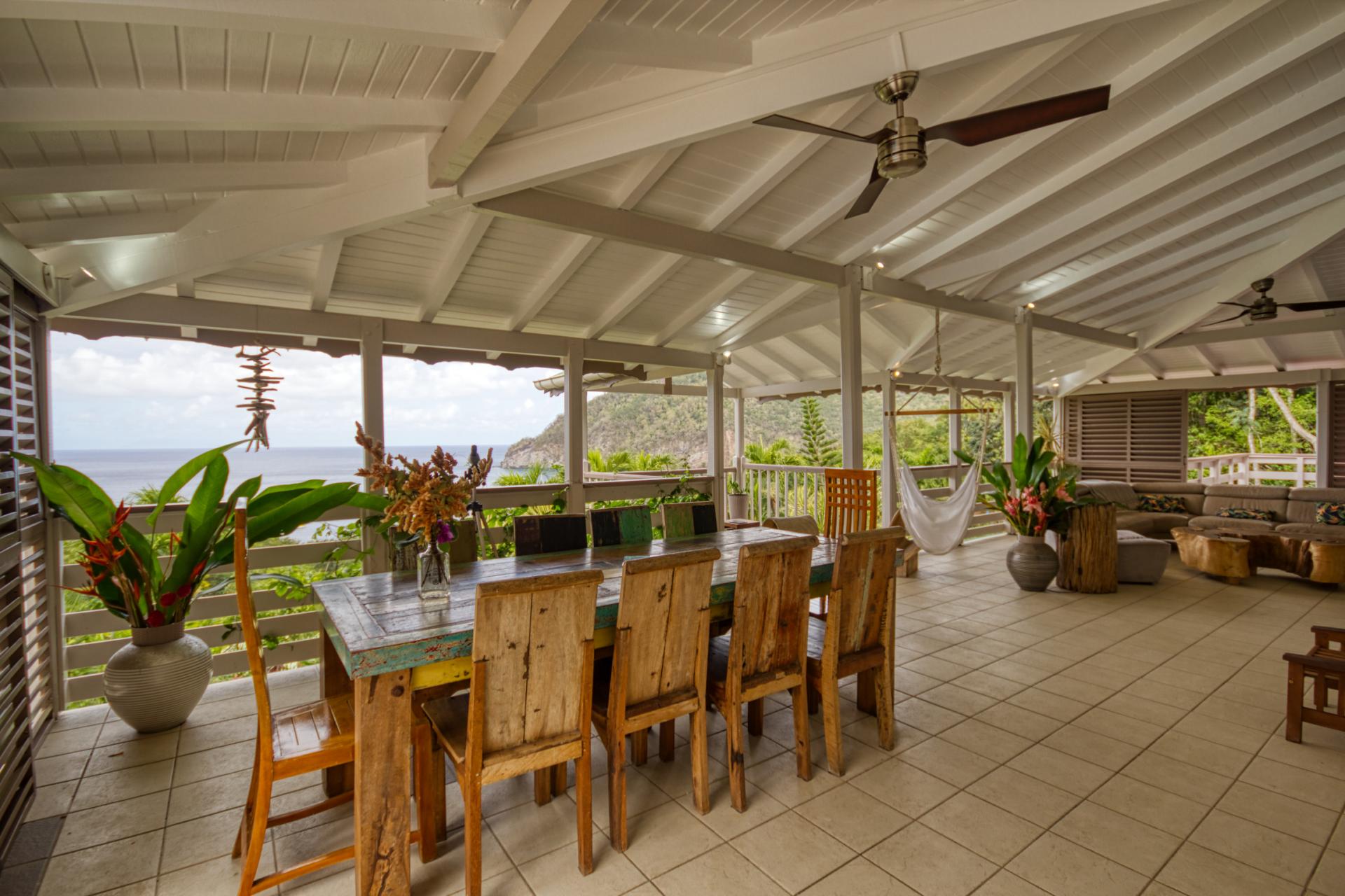Location villa de luxe et vue mer 5 chambres pour 12 personnes avec piscine à Deshaies en Guadeloupe 