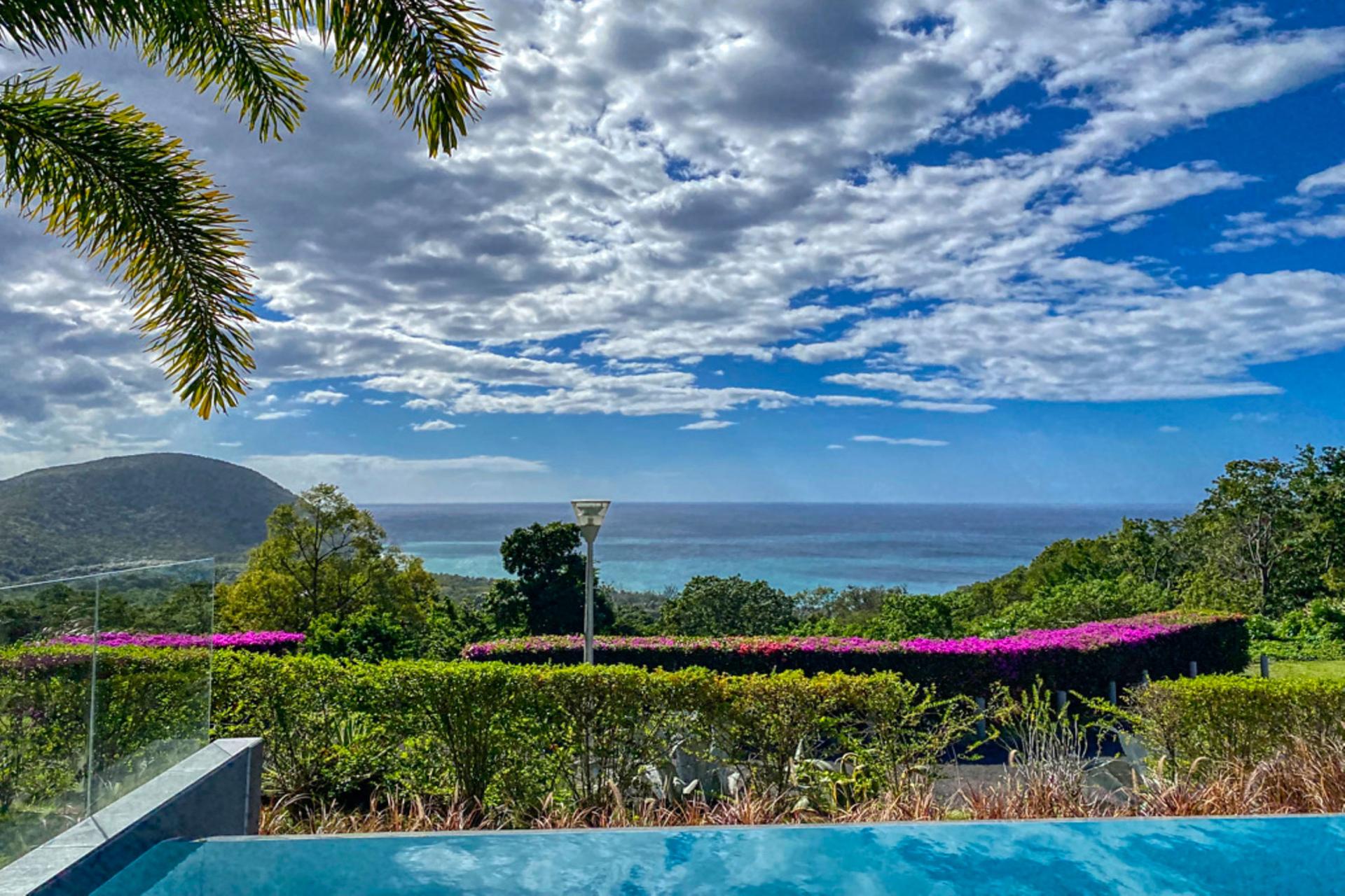 Villa à louer en Guadeloupe piscine et vue mer - Vue d'ensemble