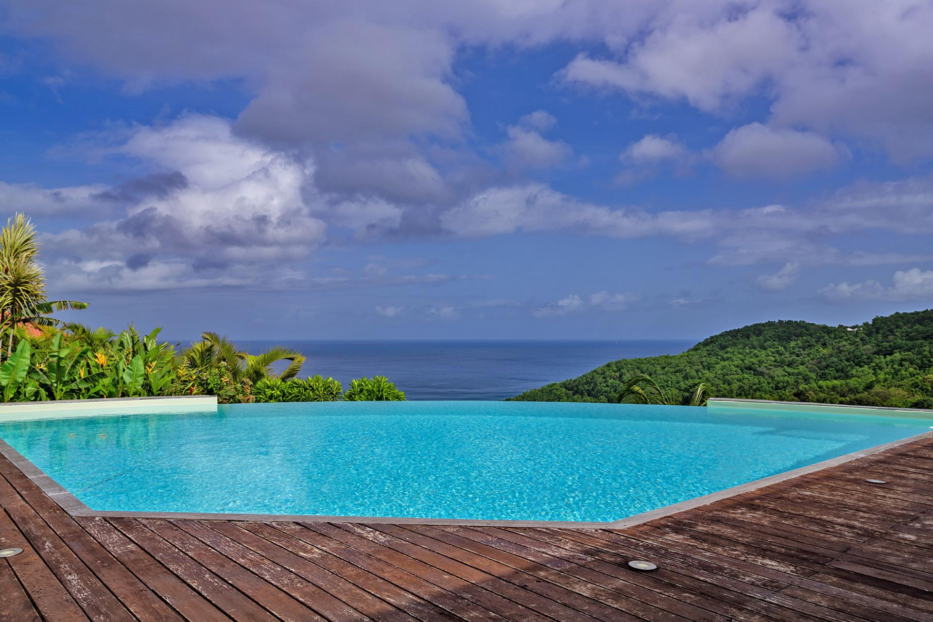 Guadeloupe à Deshaies, location villa avec piscine et vue mer pour 6 personnes