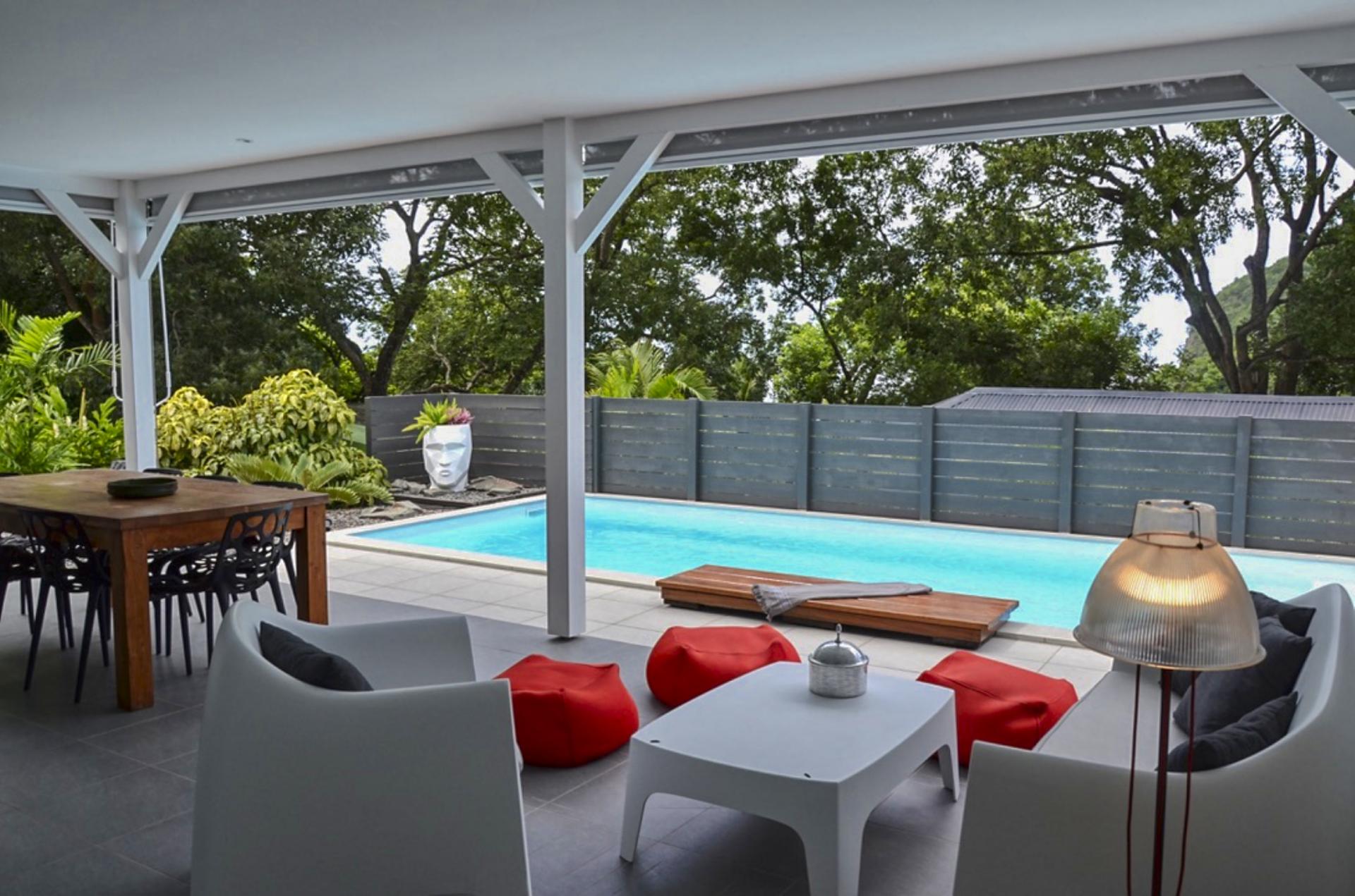 Location villa piscine Deshaies Guadeloupe_terrasse
