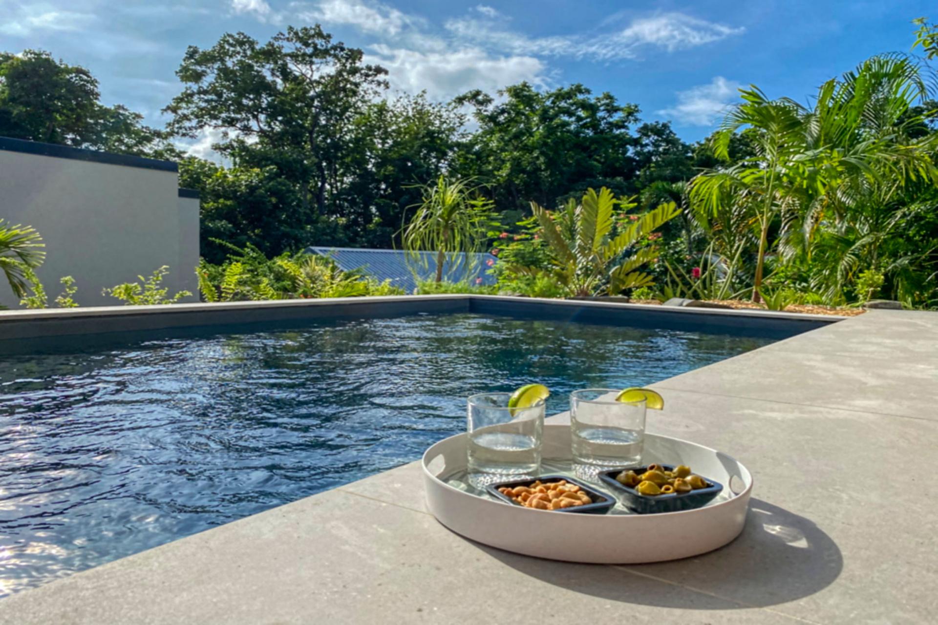 Location-villa-Deshaies-Guadeloupe-piscine