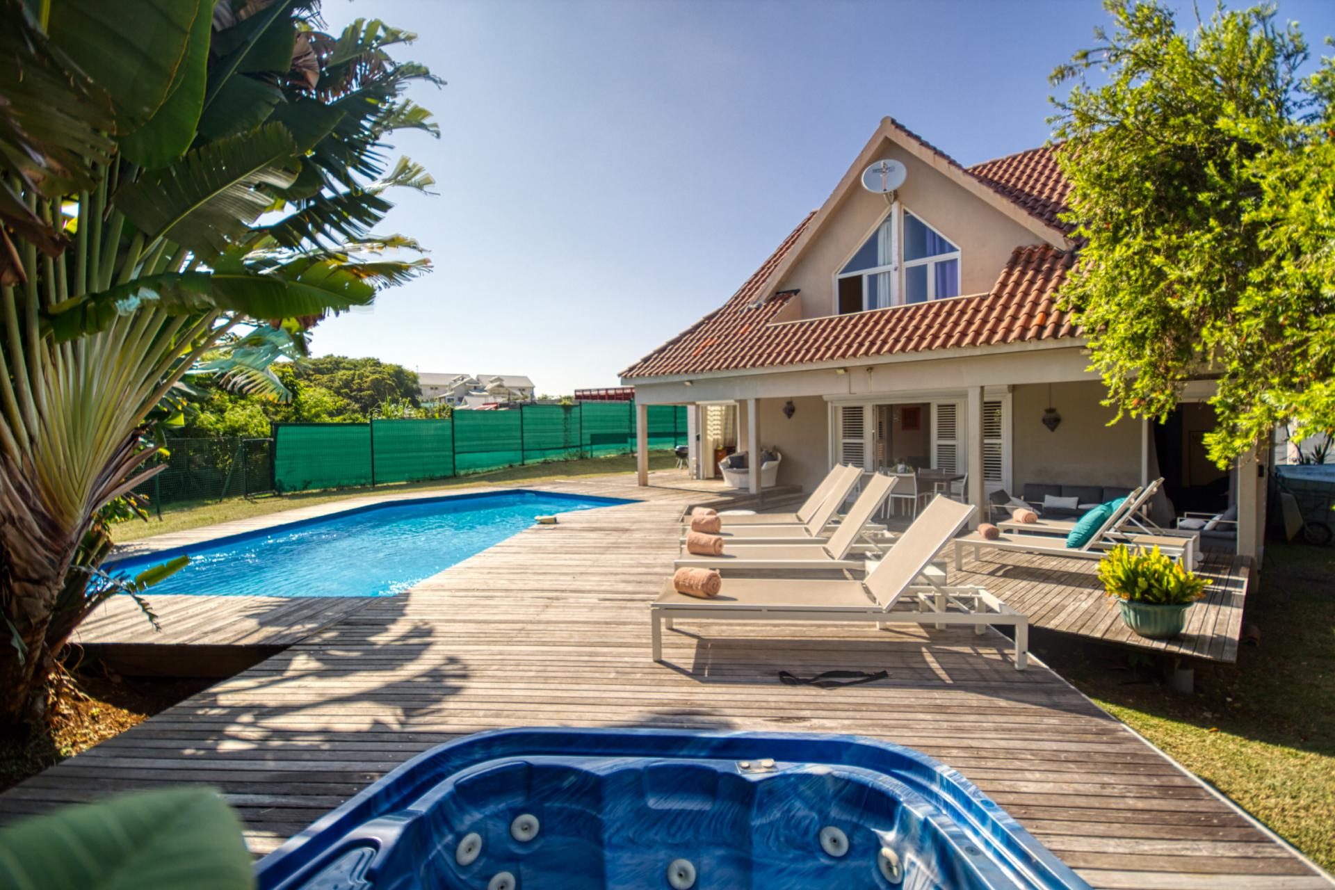 Location villa Guadeloupe Le Gosier 4 chambres 11 personnes vue et accés mer et piscine 