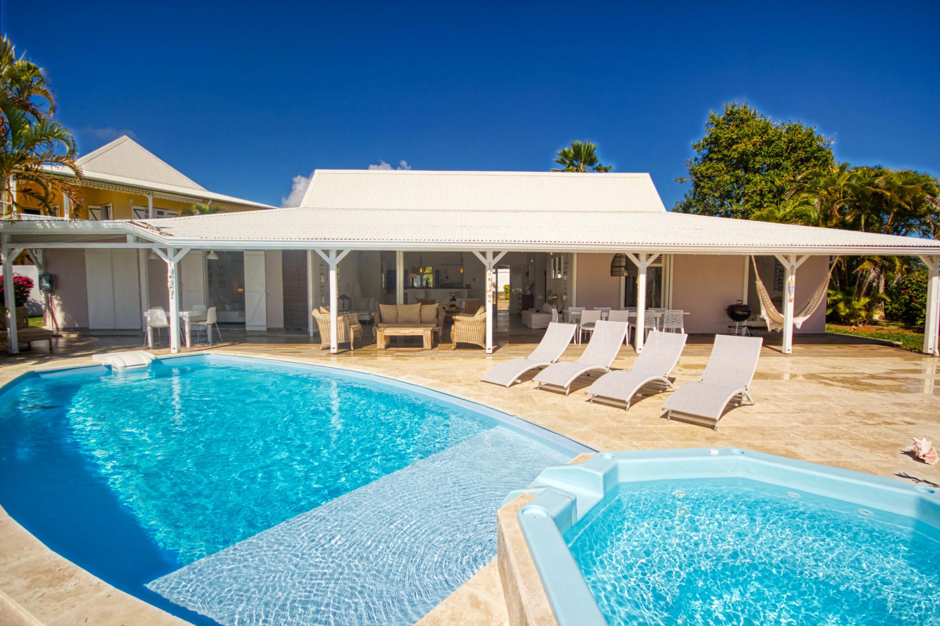 A louer villa Magar à Gosier en Guadeloupe villa 5 chambres pour 10 personnes avec piscine et vue mer