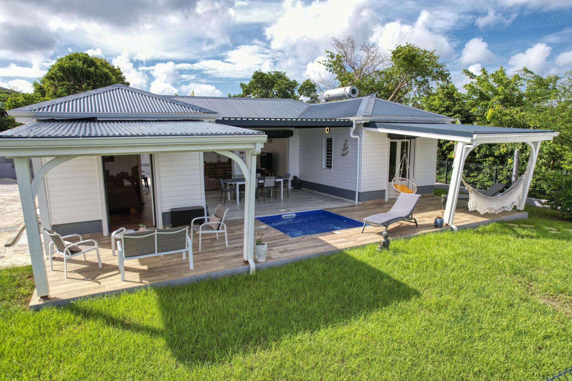 Location Villa avec piscine Gosier Guadeloupe-vue d'ensemble