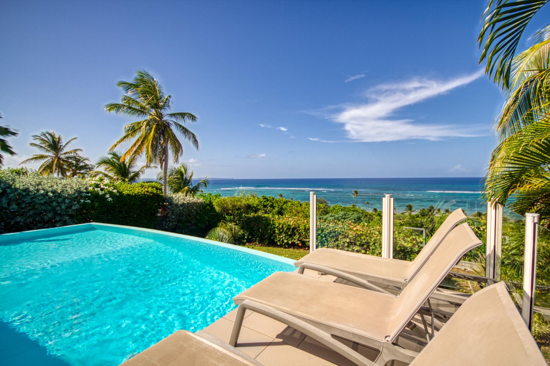 Location villa 4 chambres piscine vue mer Guadeloupe Le Moule