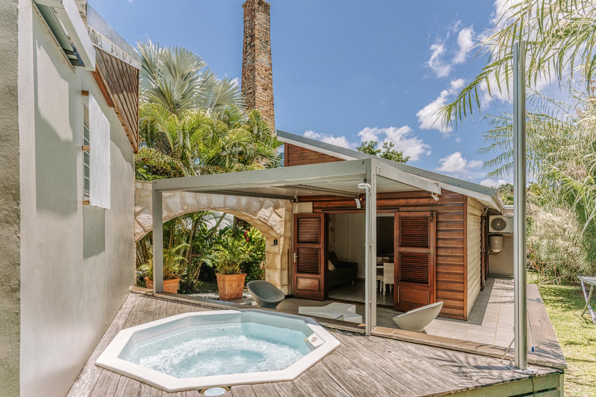 Lodge à louer pour 2 personnes avec piscine privée à Petit Bourg Guadeloupe