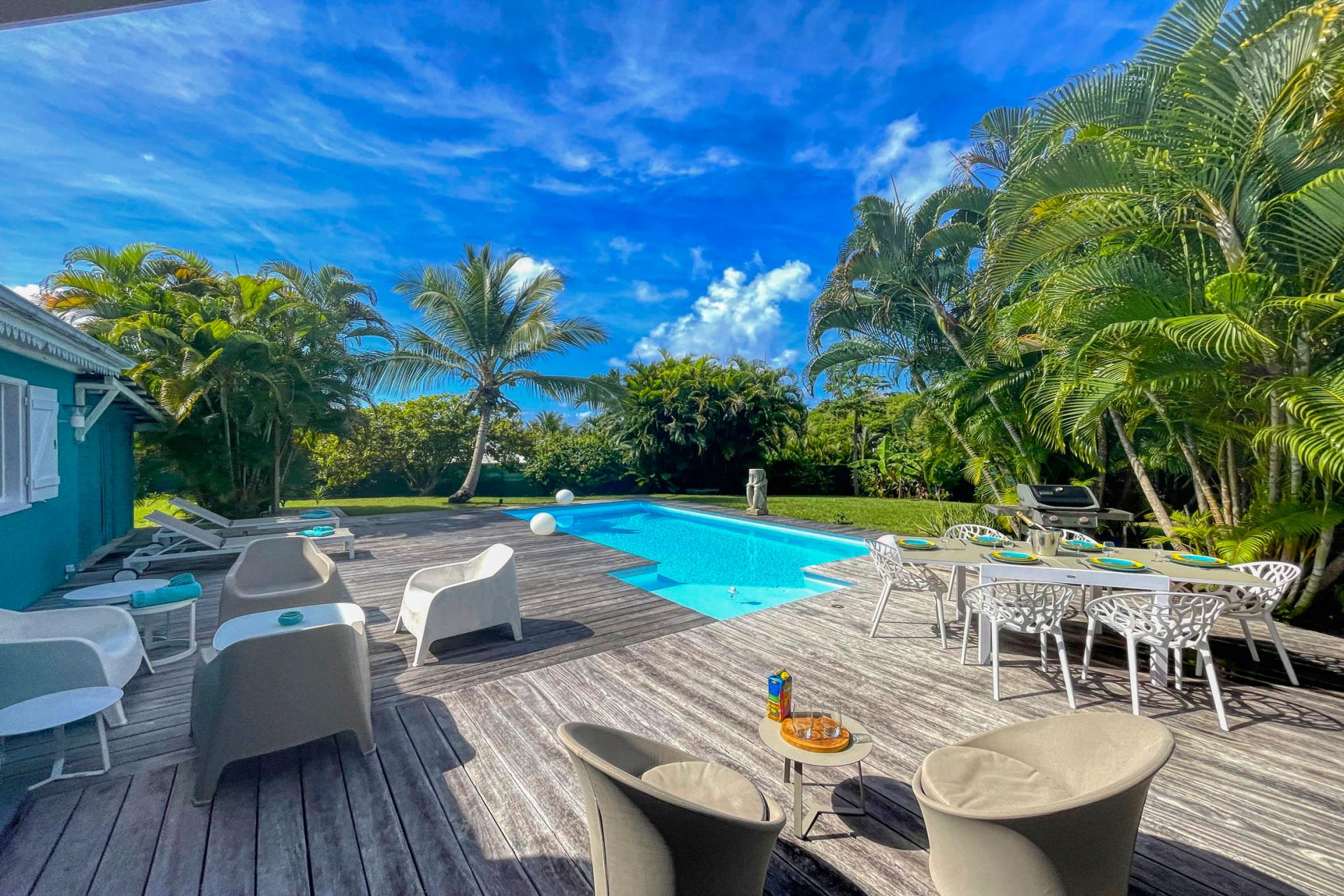 Location villa piscine Ste Anne Guadeloupe_Espace apéro et piscine
