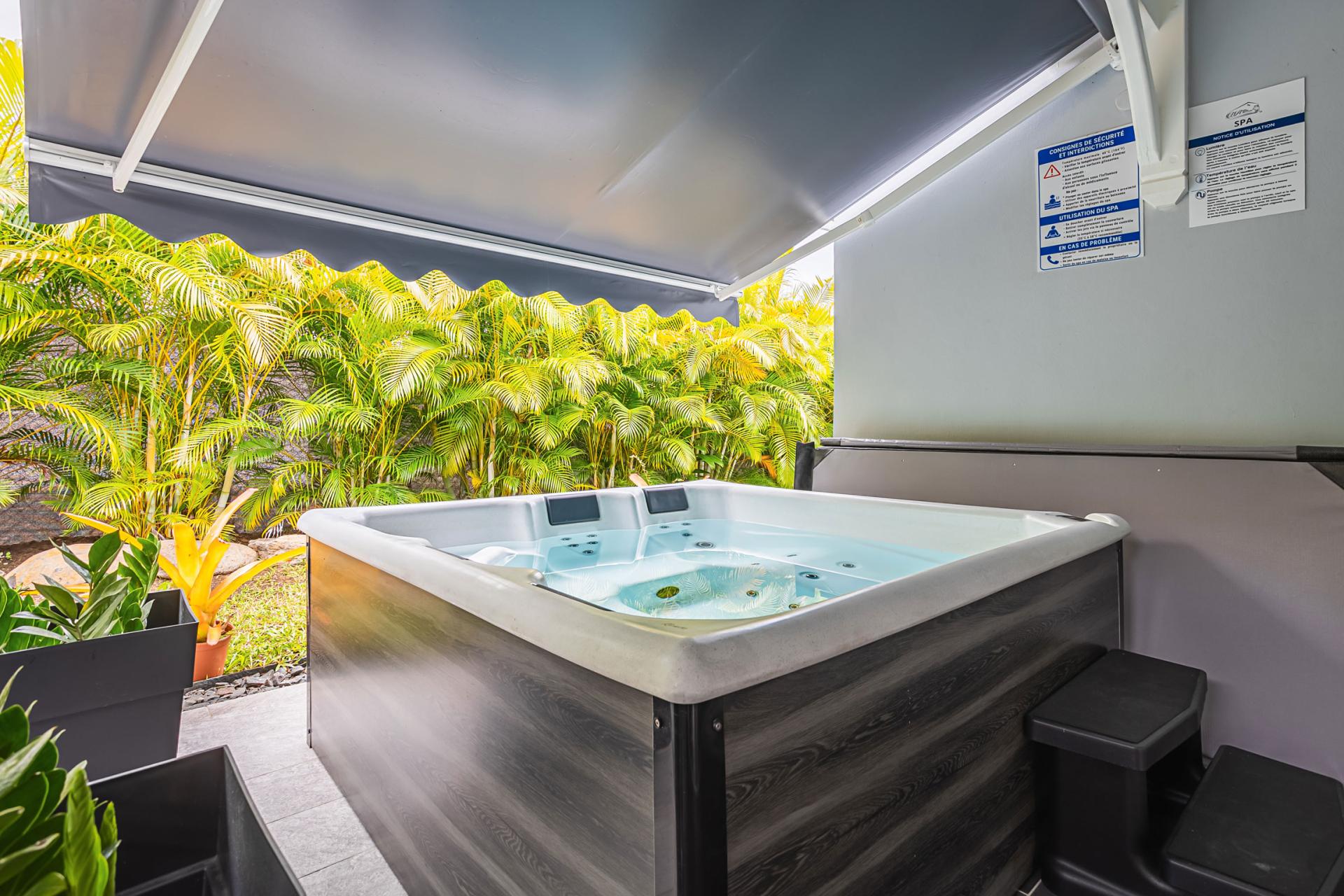 Location villa 2 chambres piscine proche plage ste anne guadeloupe - Jacuzzi