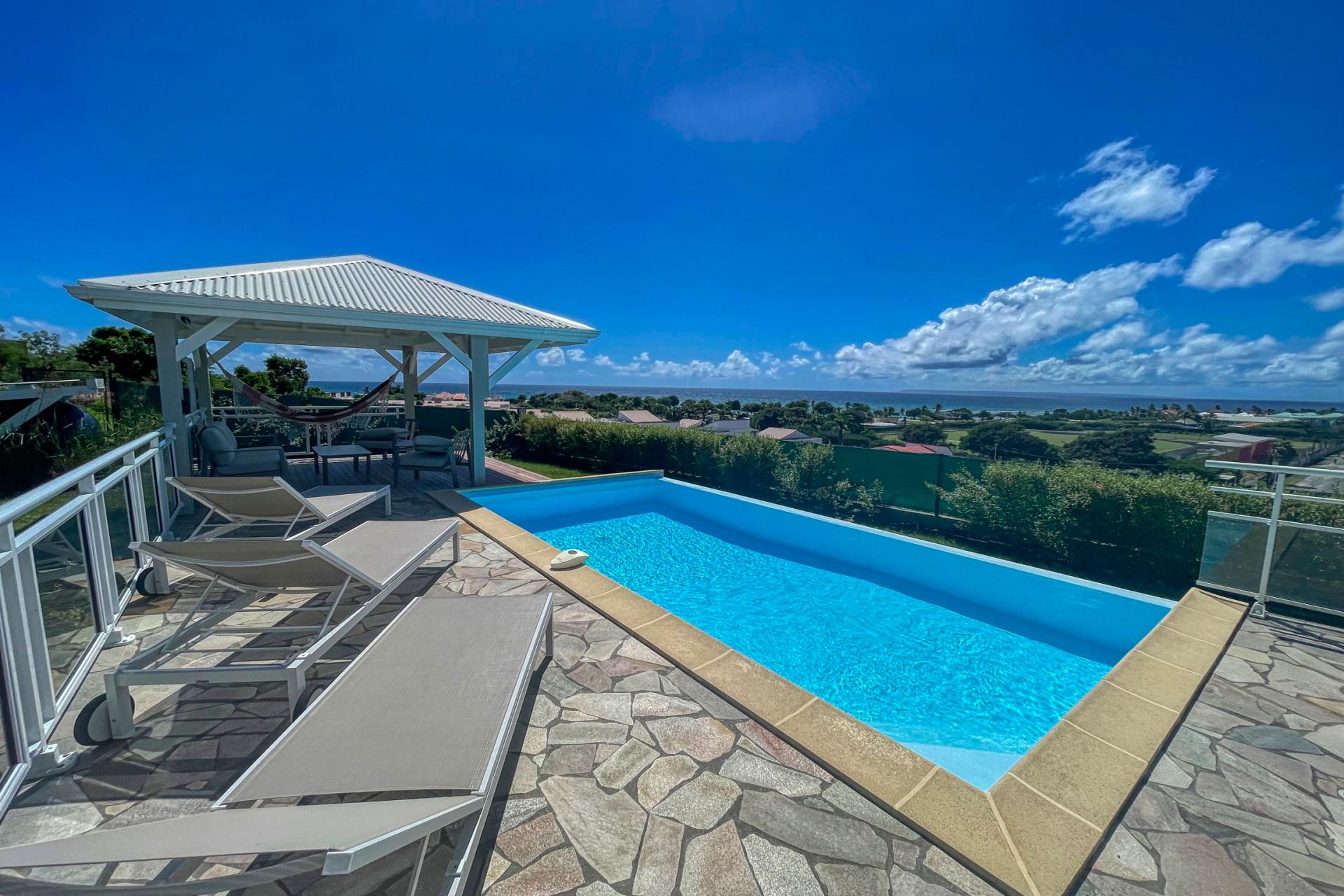Location villa Topaze 2 chambres 4 personnes vue sur mer piscine à St François en Guadeloupe - piscine mer