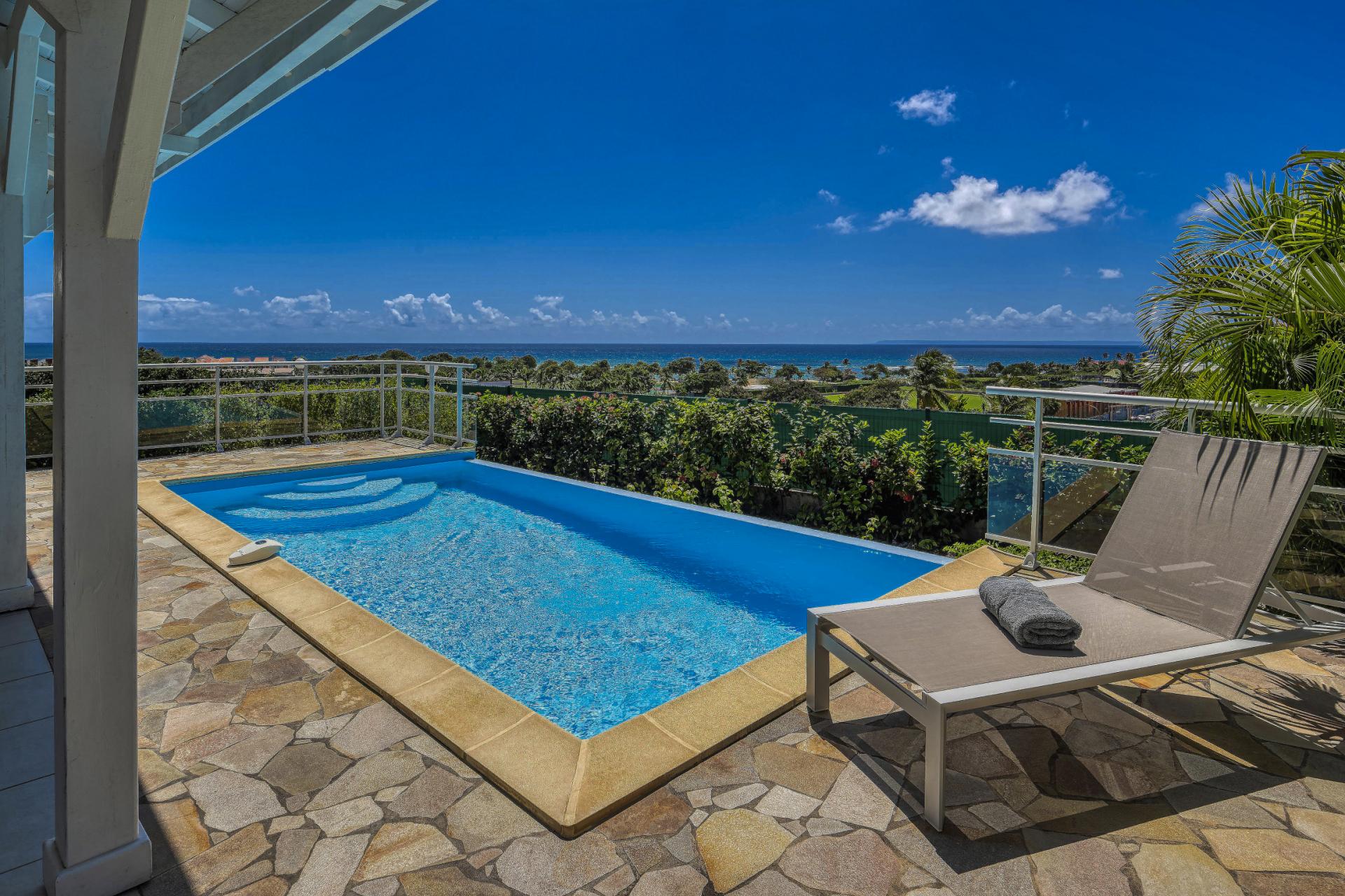 Location villa 2 chambres 4 personnes vue sur mer piscine à St François en Guadeloupe - piscine