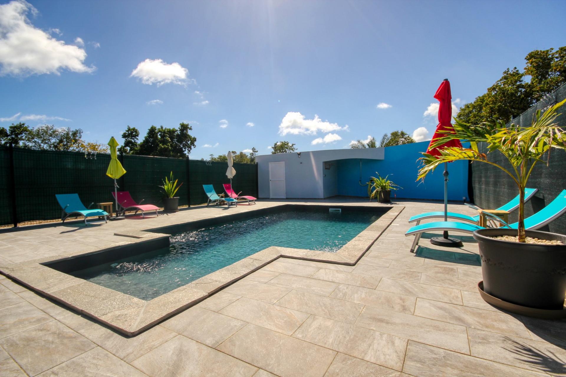 A louer à St François en Guadeloupe villa 2 chambres pour 6 personnes avec piscine