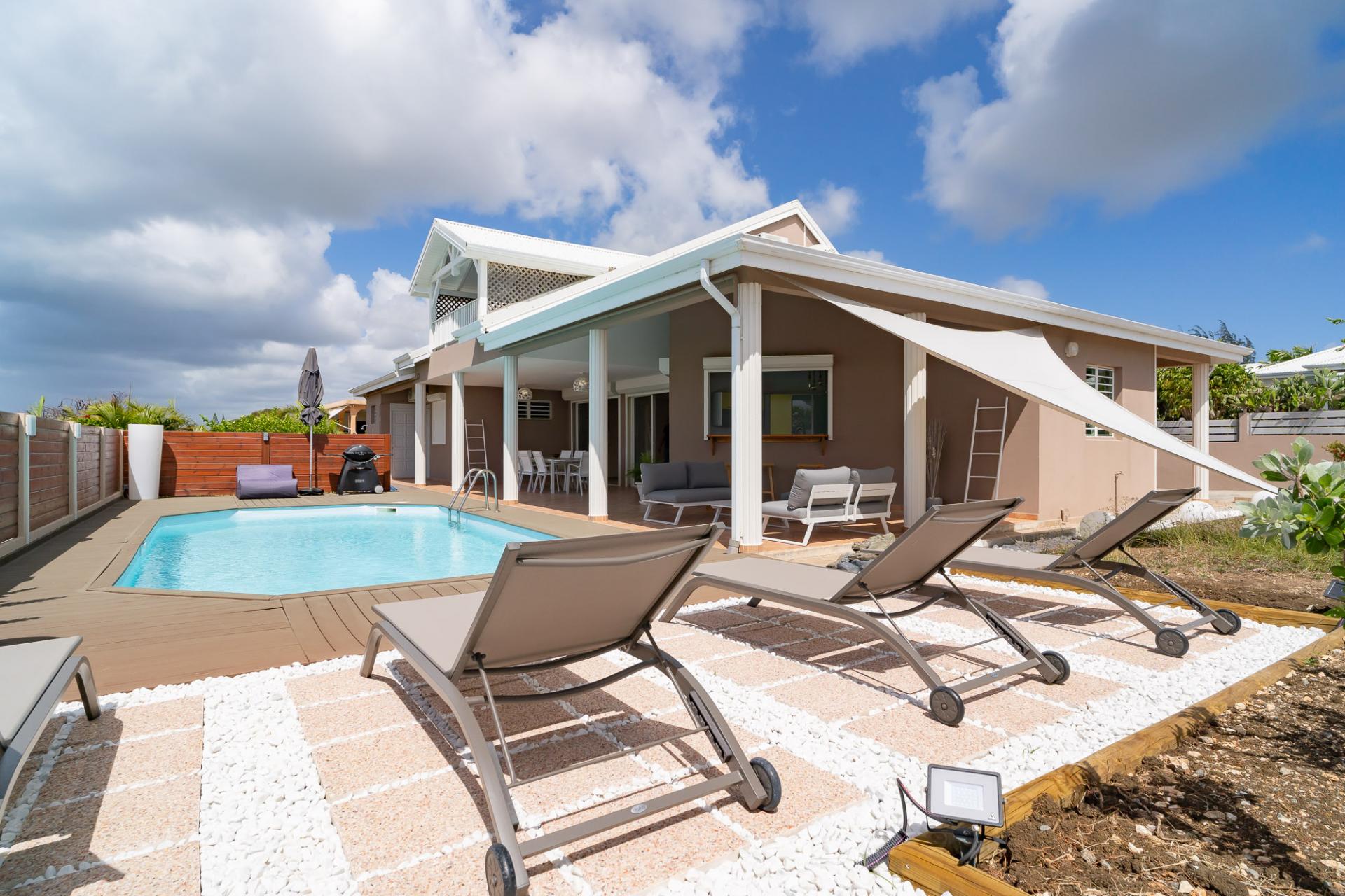 A louer villa 4 chambres pour 8 personnes à 500m de la plage avec piscine 