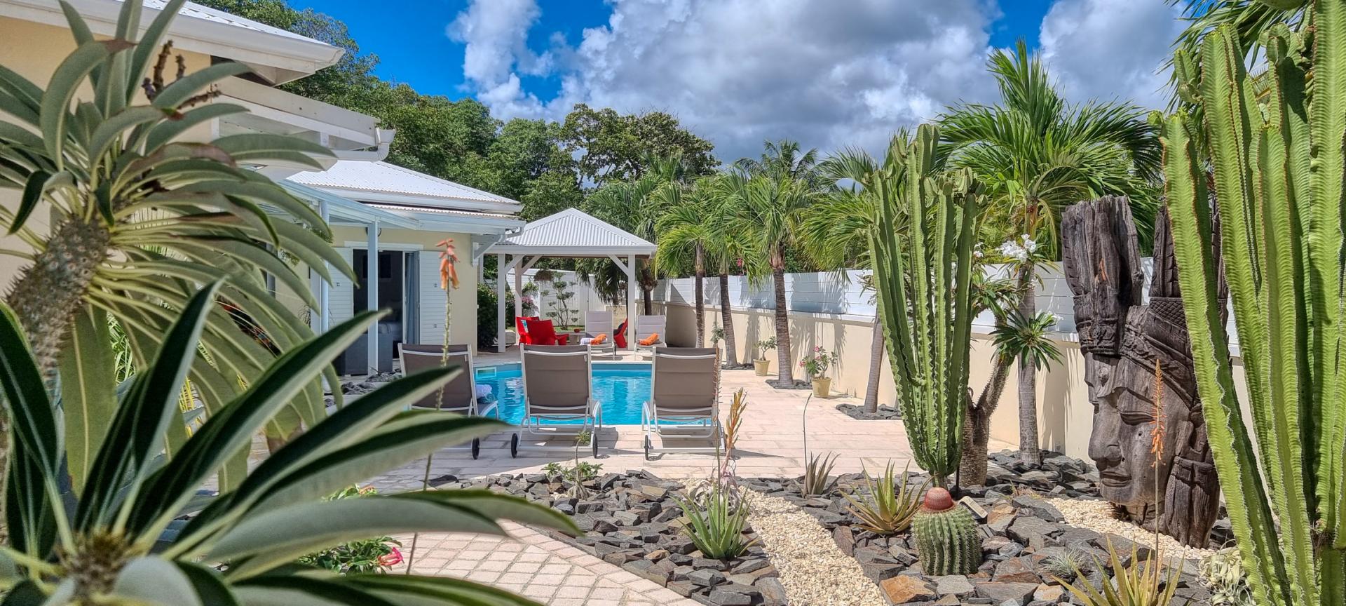 Location villa 5 chambres 10 personnes avec piscine à 100m de la plage à Saint François en Guadeloupe