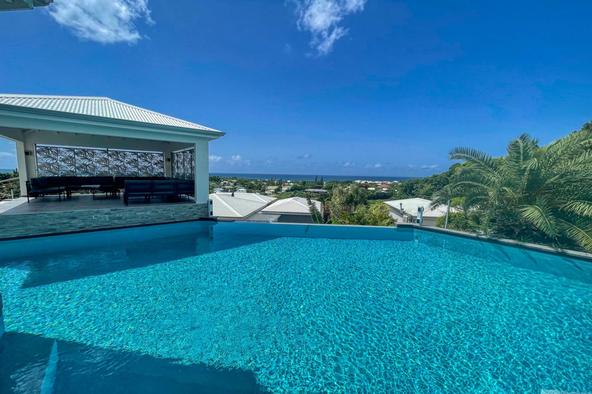 Location villa 14 personnes Saint François Guadeloupe-piscine vue mer