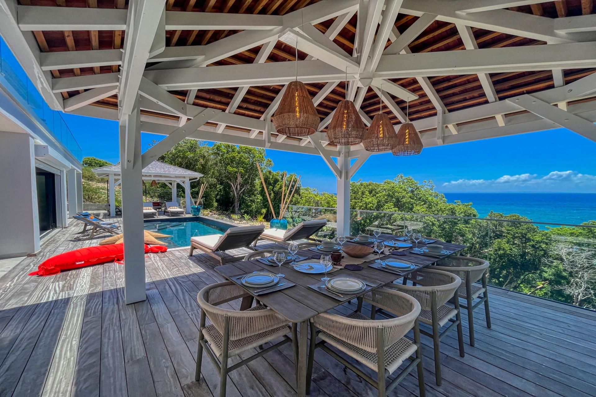 A louer villa 4 chambres vue mer Saint François Guadeloupe_ Table à manger Terrasse 
