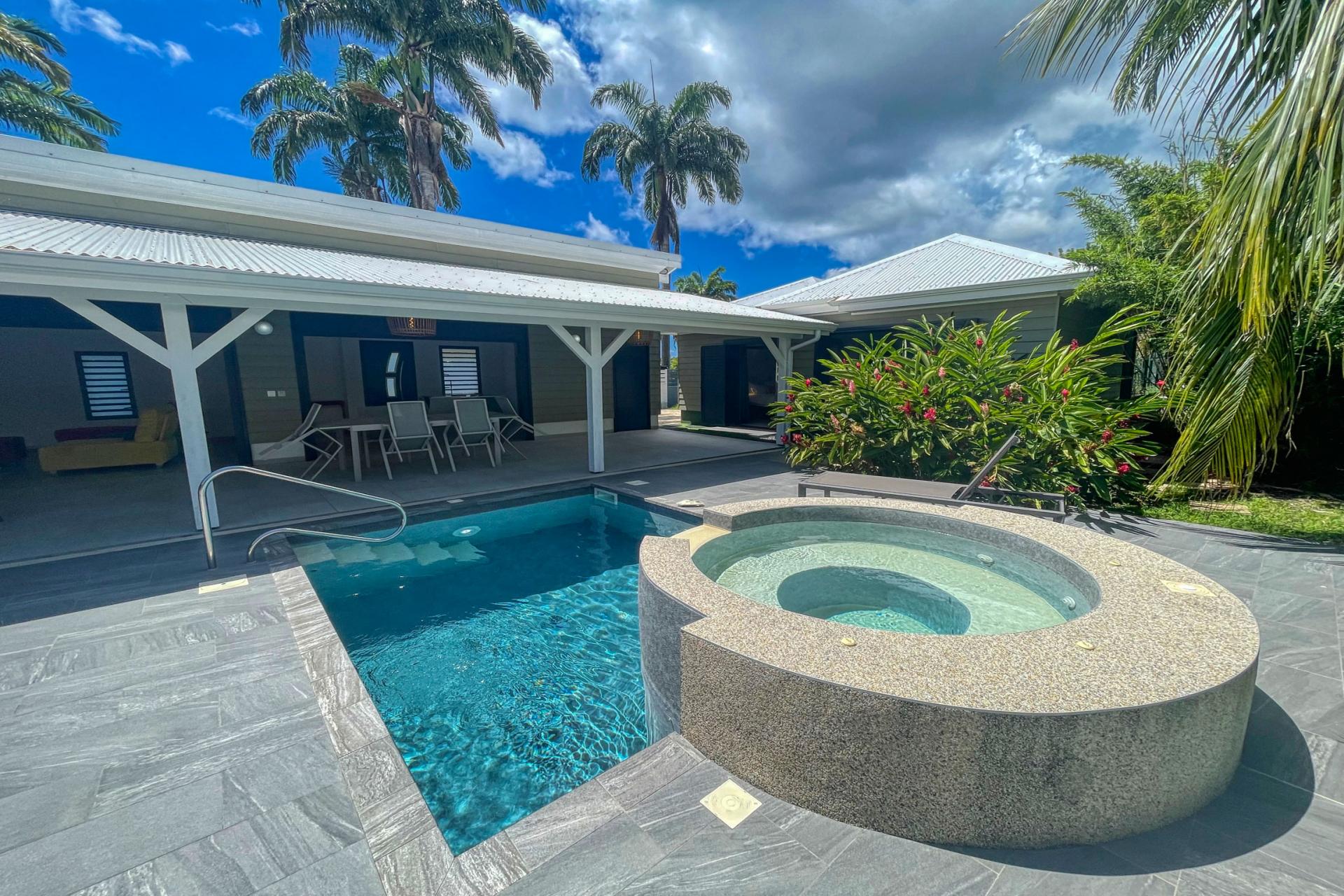 Location villa piscine Saint François Guadeloupe_jacuzzi piscine