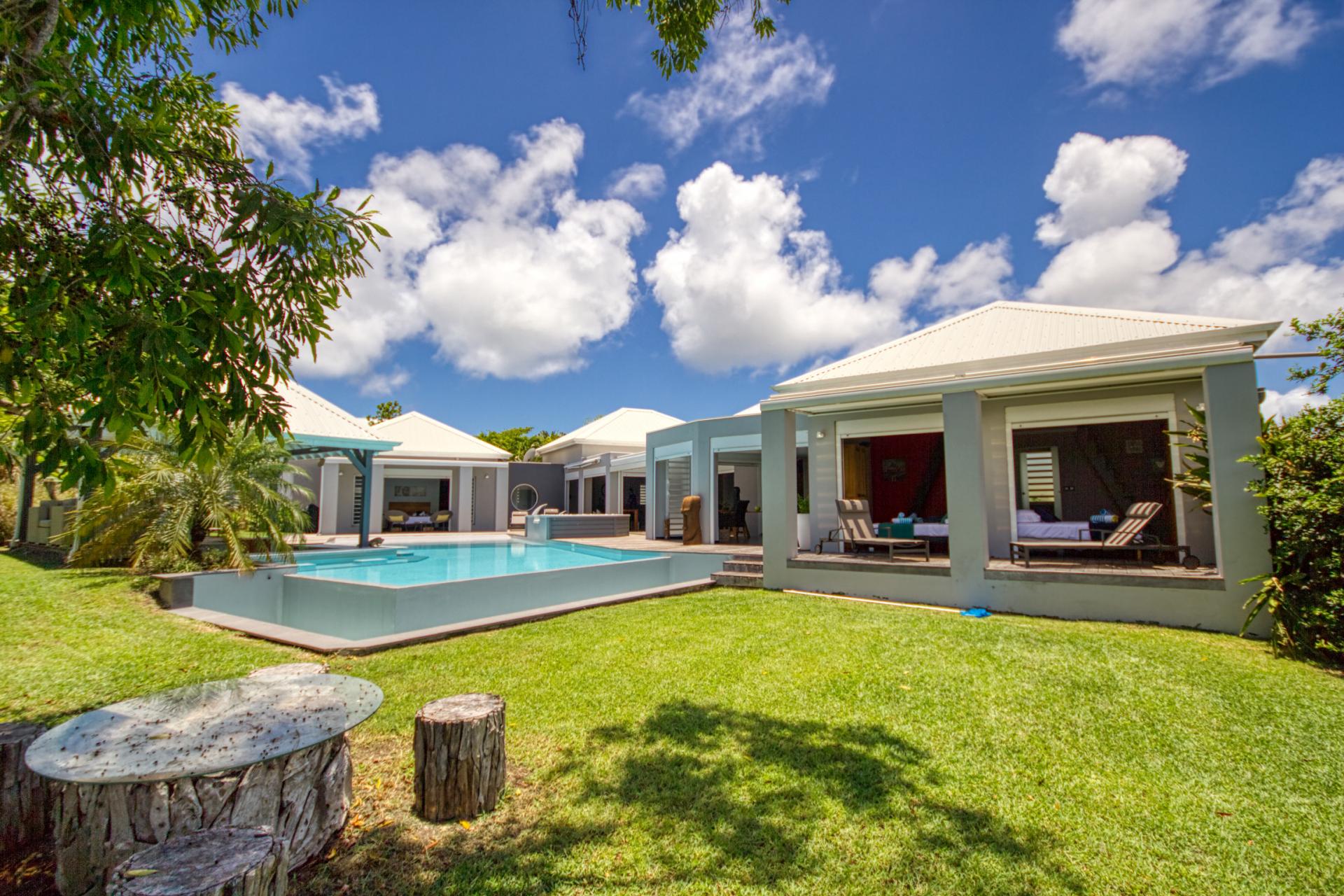 A la location villa 3 chambres pour 10 personnes avec piscine à St François en Guadeloupe