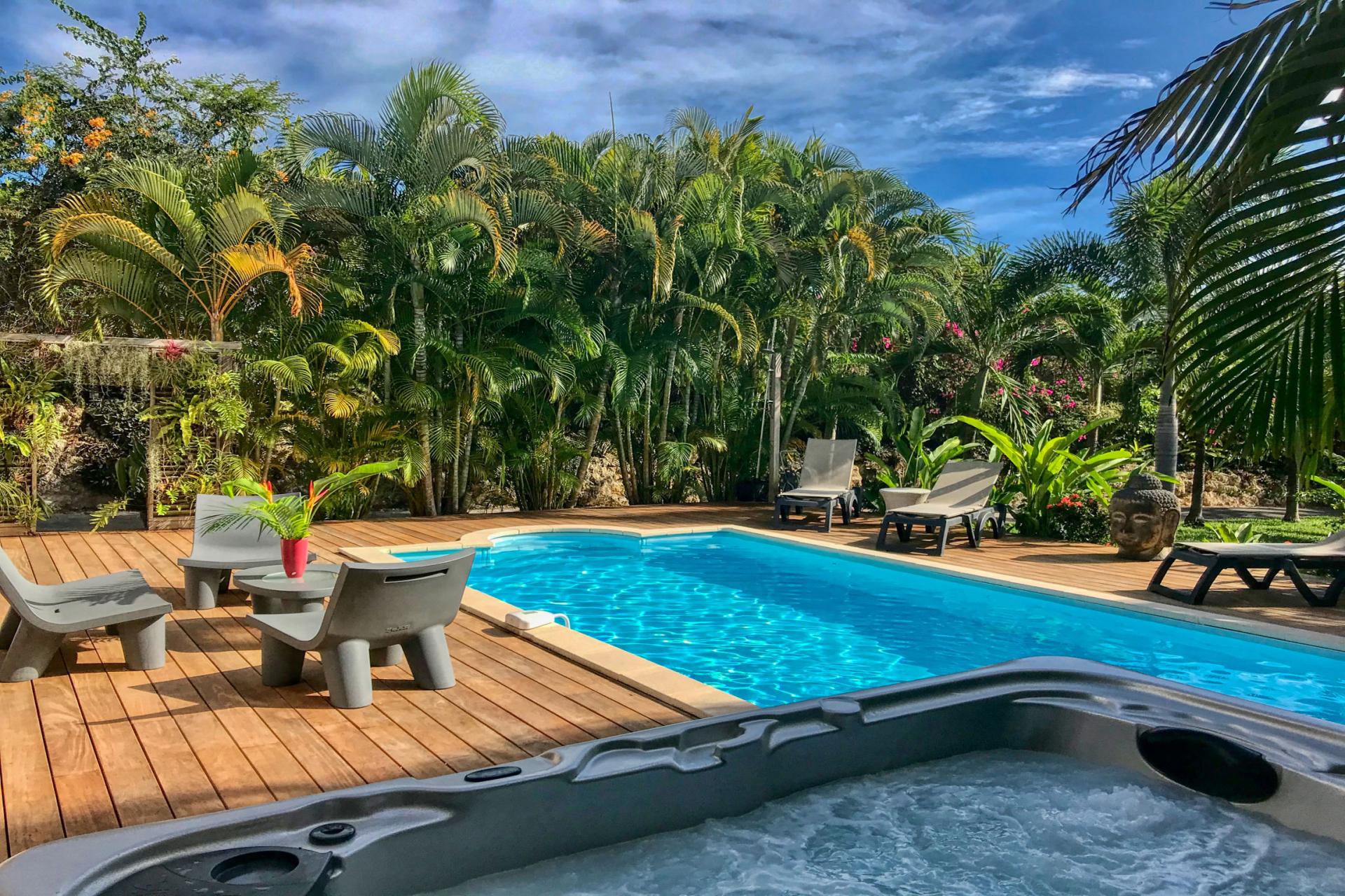 Location villa de standing en Guadeloupe St François avec piscine et jacuzzi 3 chambres pour 6 personnes 
