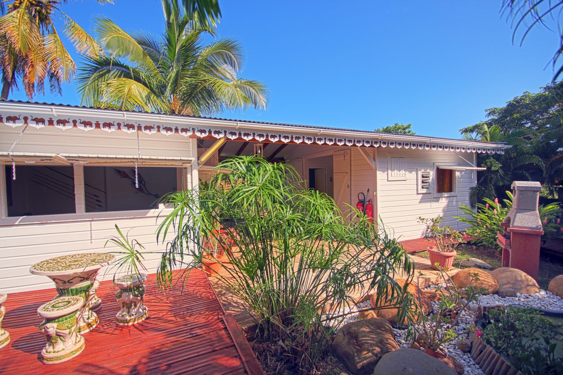 Location bungalow avec jacuzzi en Guadeloupe - Vue d'ensemble