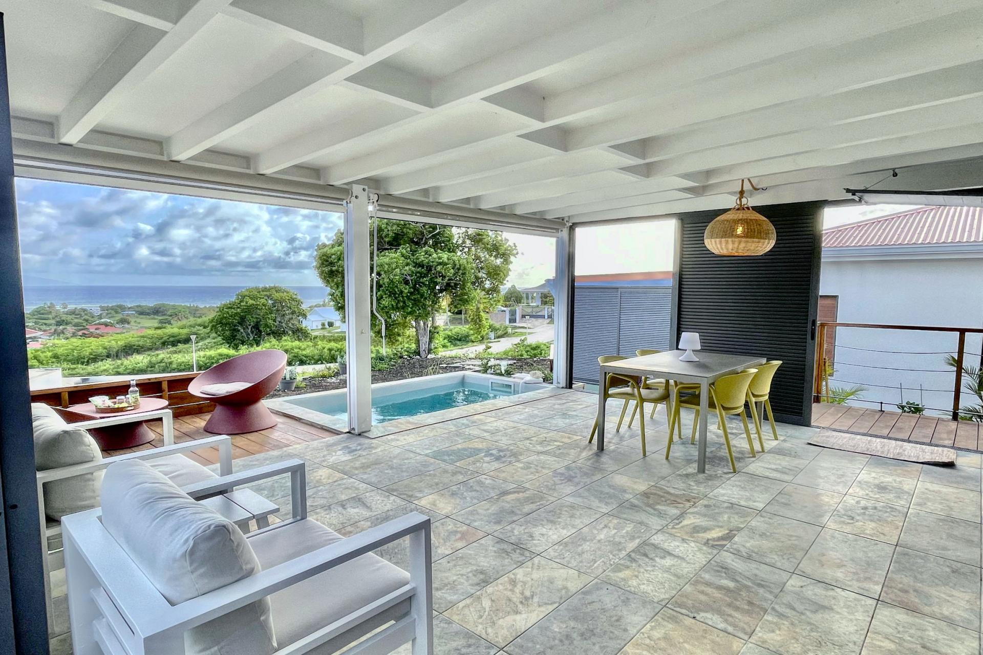 Location-bungalow-piscine-Grand-Bourg-Marie-Galante_ Vue d'ensemble 