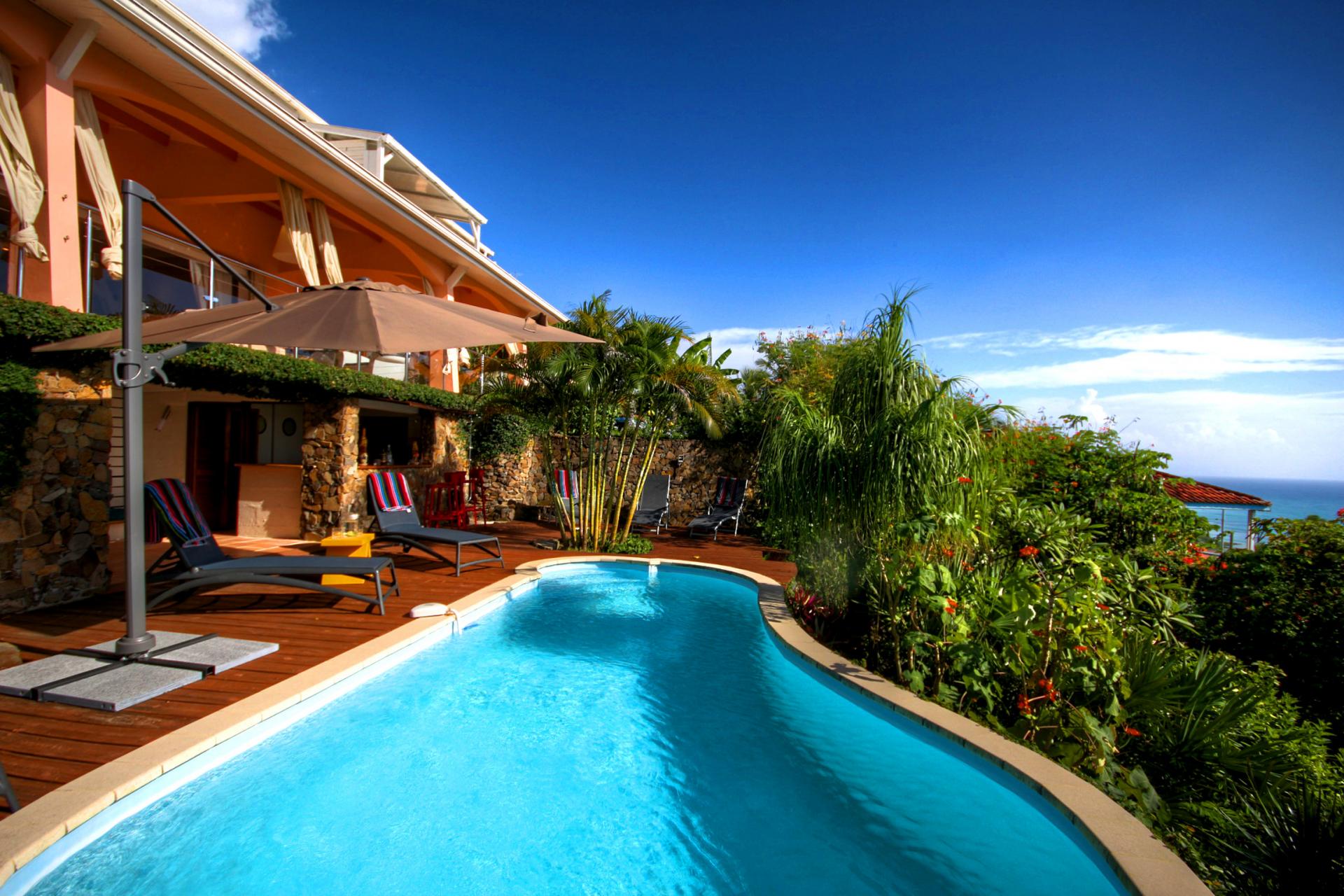 Location villa Martinique - Piscine et vue mer