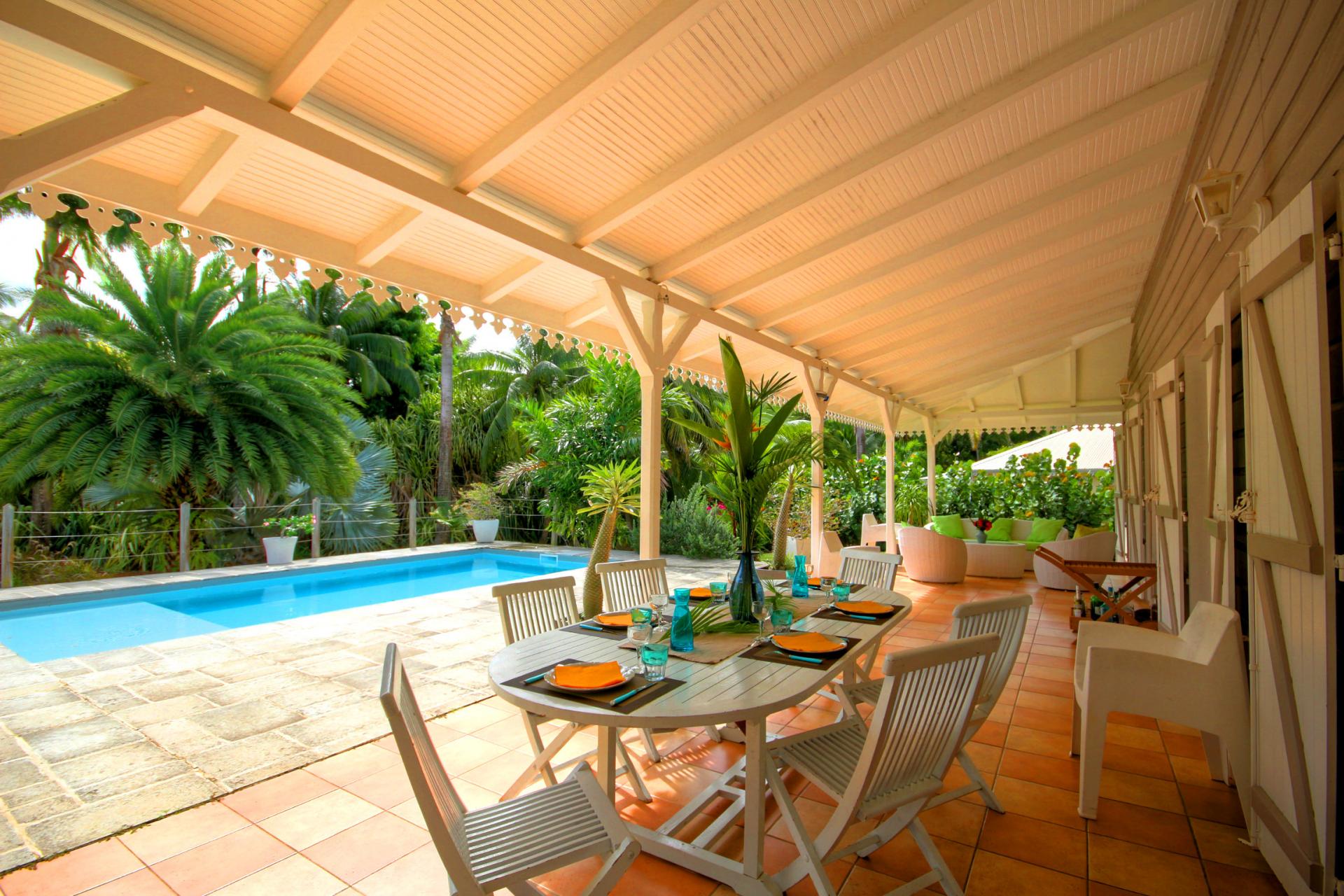 Villa de standing avec grande piscine proche plage au Cap Est Martinique
