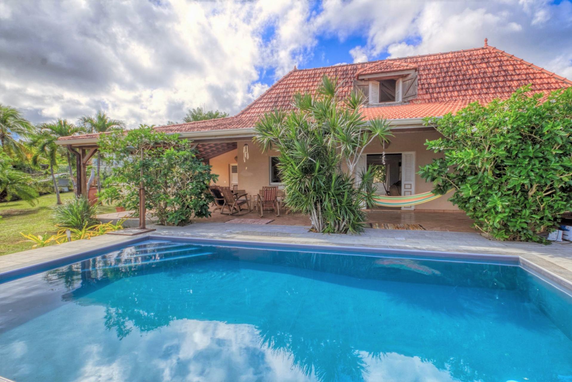 location villa de standing martinique piscine exterieur2