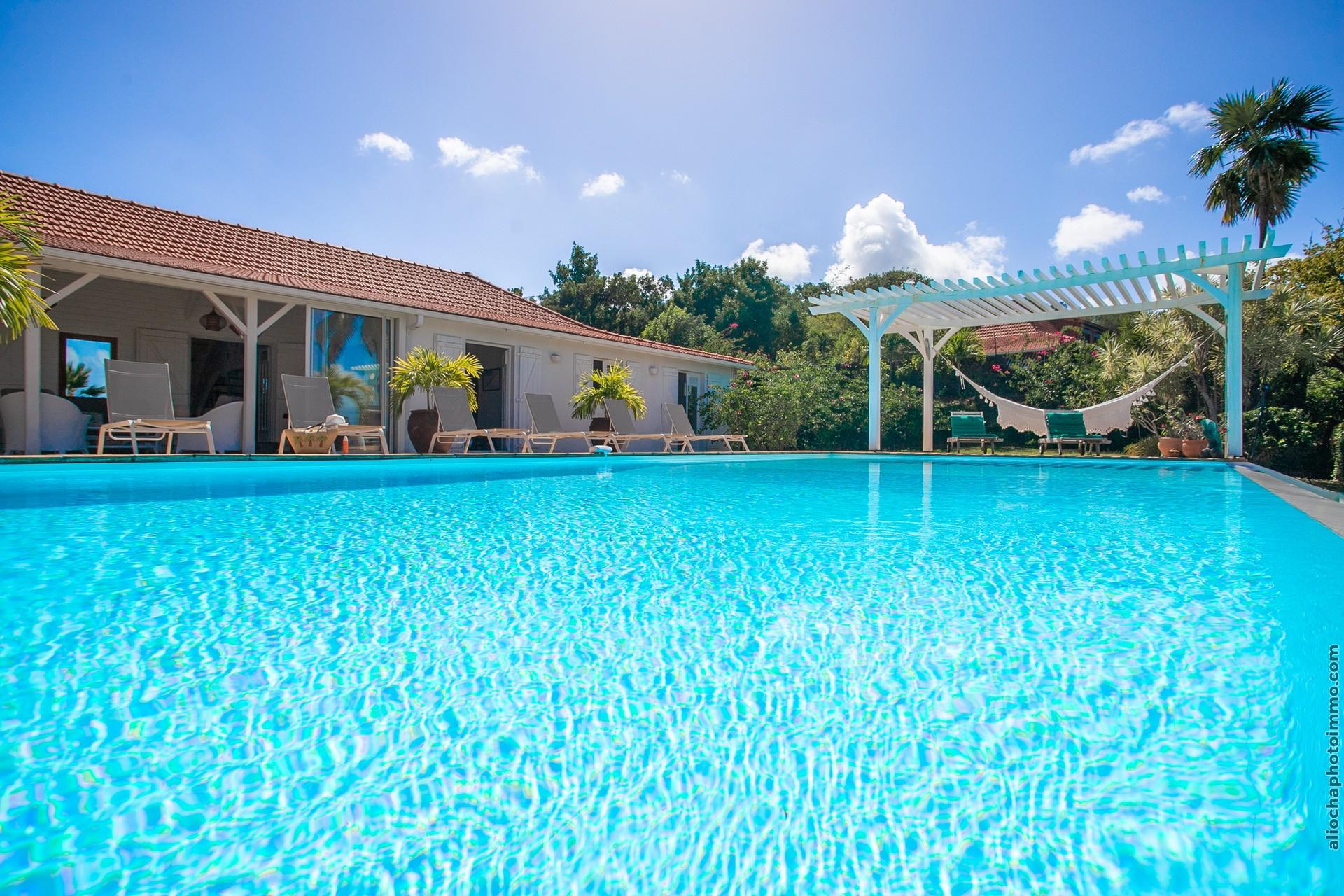 Location villa de luxe martinique vue mer piscine vue ensemble