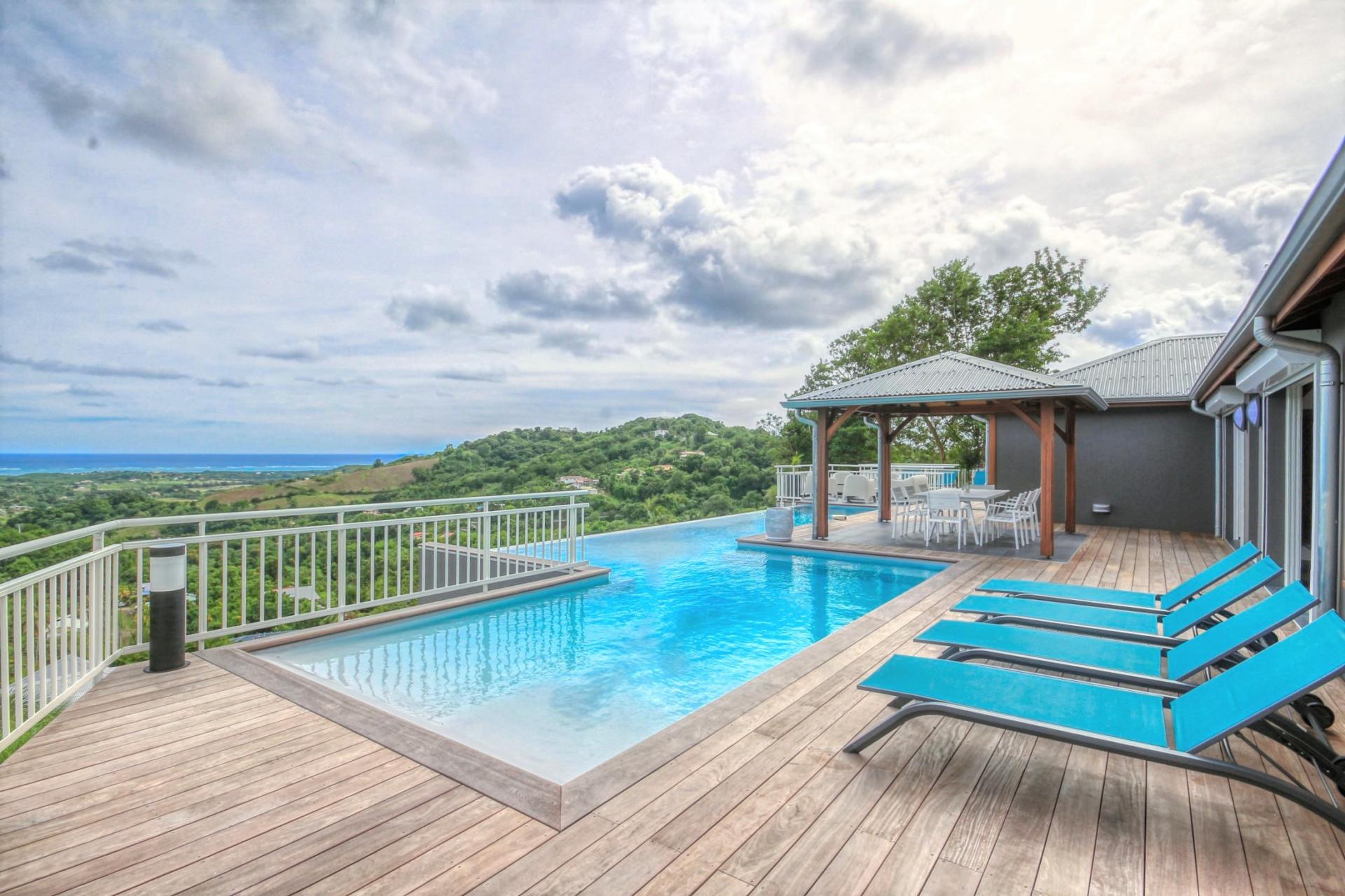 location villa de luxe vue mer martinique piscine