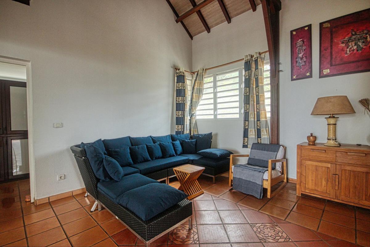 11-Location-villa-Martinique_-Case-Pilote_-pièce-salon-2