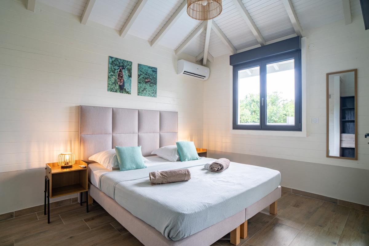 14-Location-villa-piscine-le-diamant-martinique-chambre-3