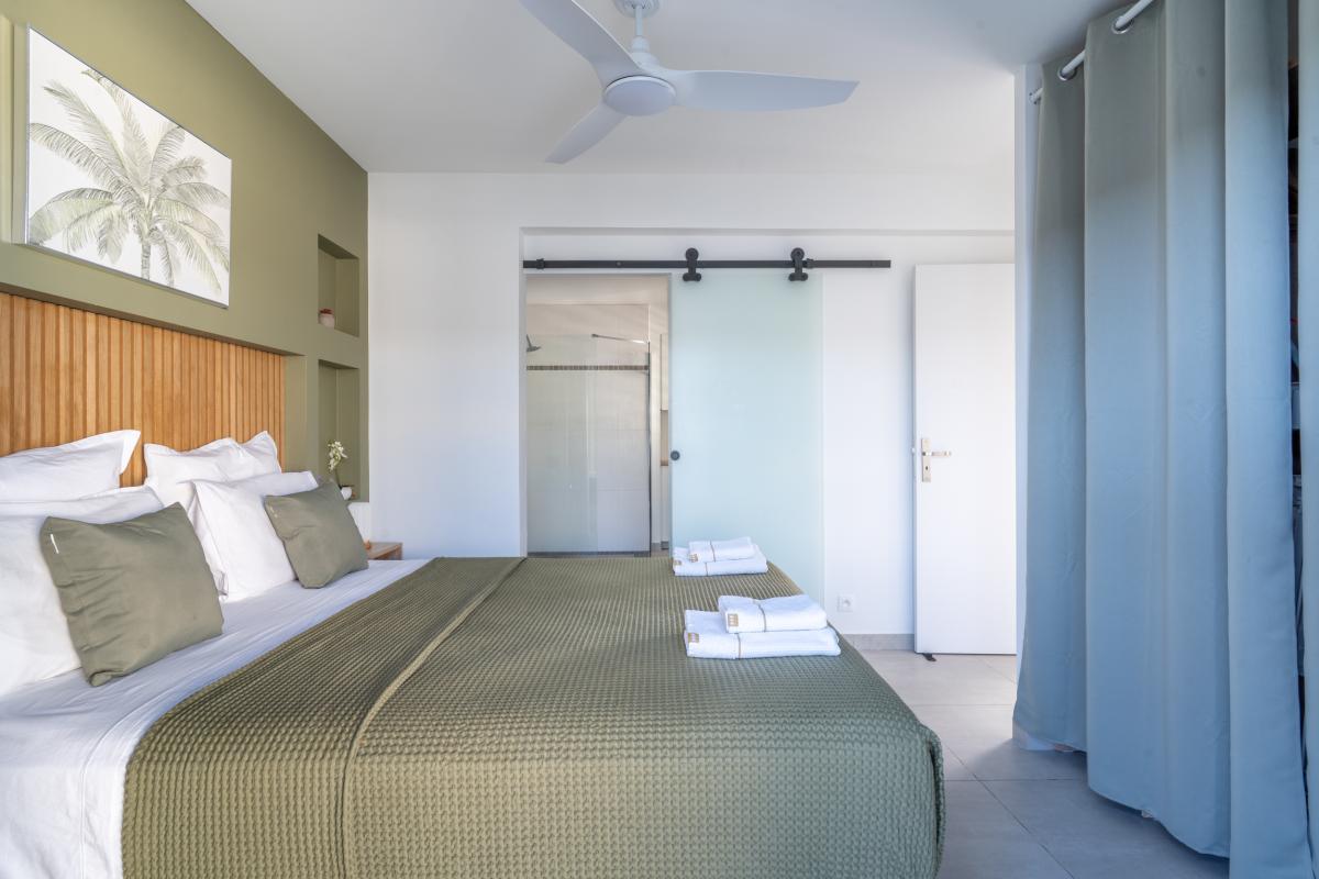 chambre-double-climatisee-location-t2-martinique