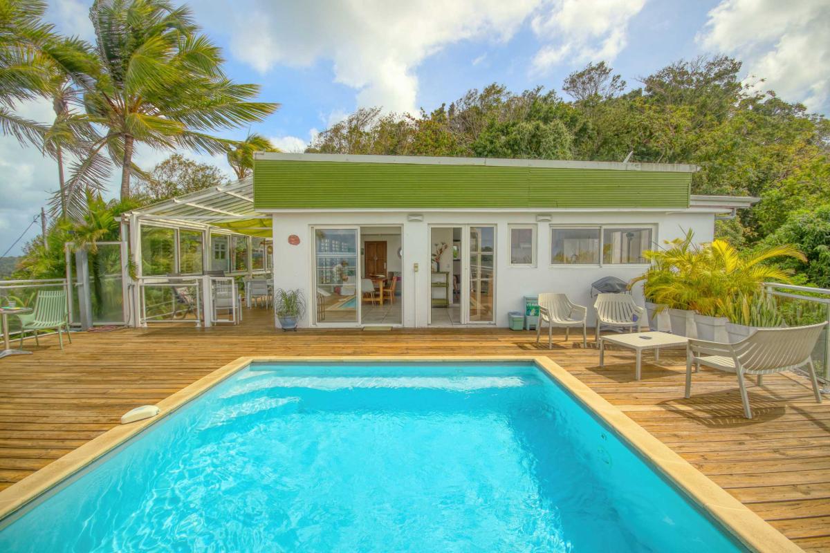 5-Villa-splendide-vue-mer-tartane-trinité-extérieur-piscine-maison