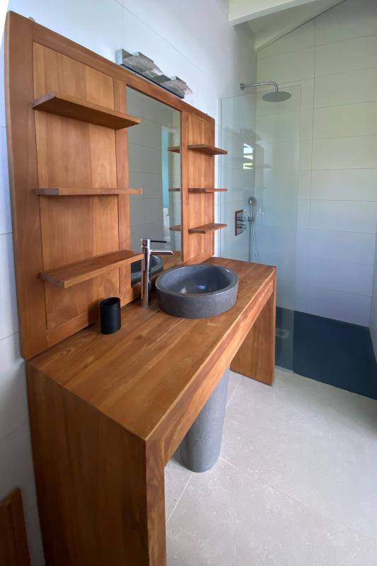 location-villa-prestige-Martinique-salle-d'eau-3