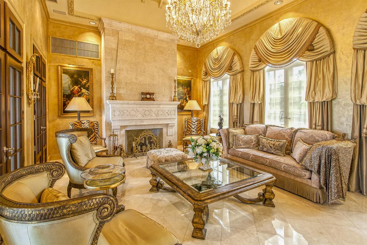 11-ChateaudesPalmiers-LivingRoom