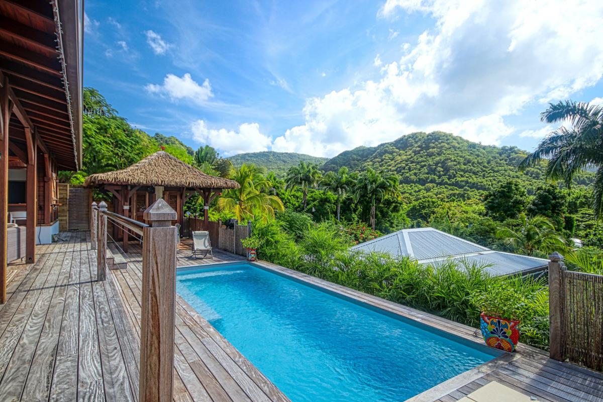 26-Location-villa-Martinique_Anses-d'Arlet_-piscine-vue-nature