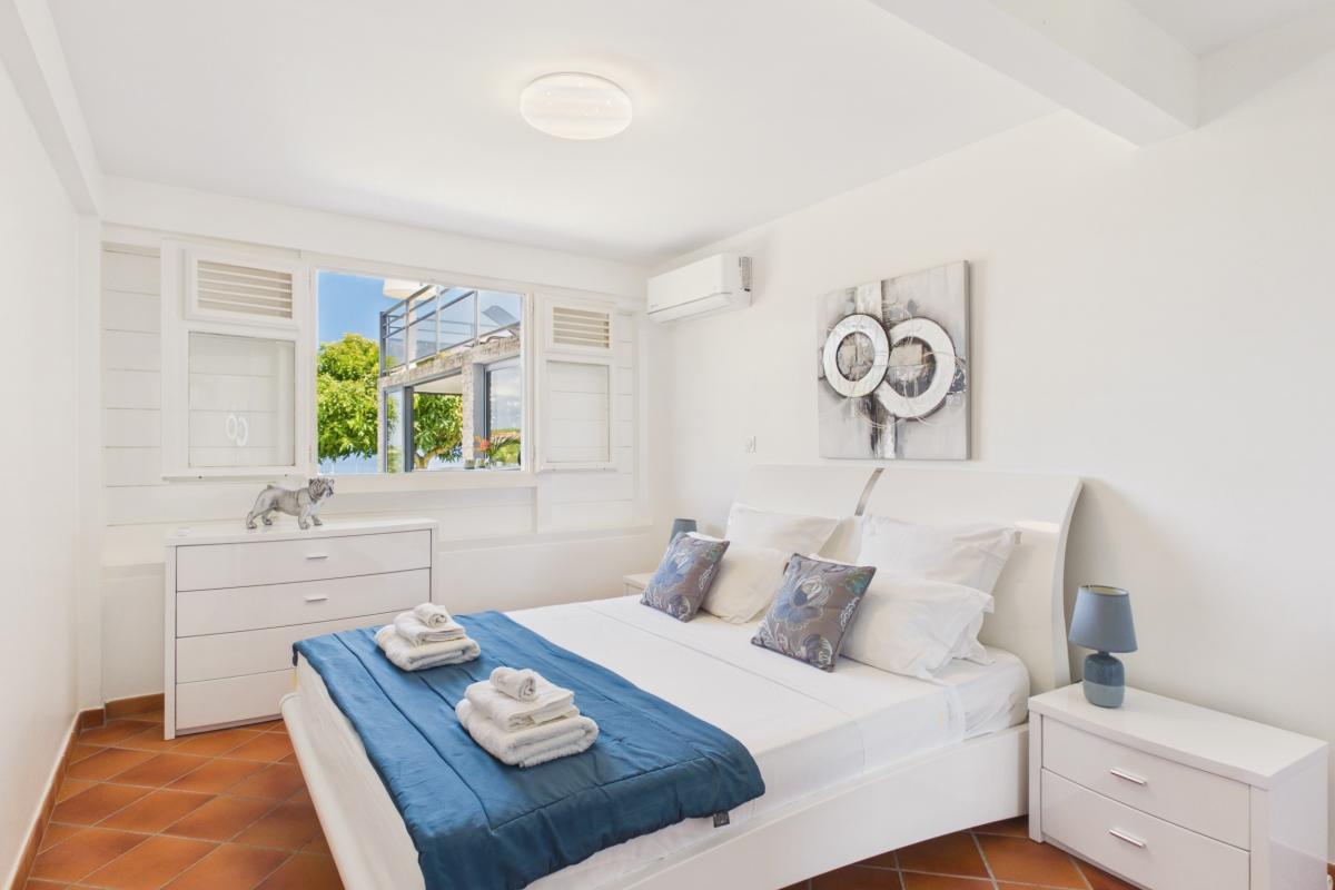 chambre-studio-clim-lit-queen-size