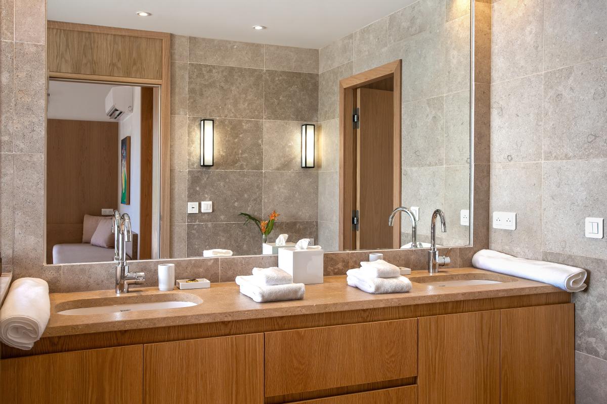 45_LaHacienda-Bathroom5