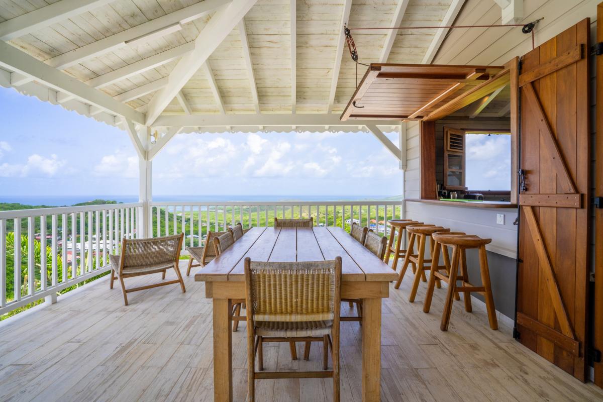 2-Location-martinique--Lodge-N_vue-et-espace-repas