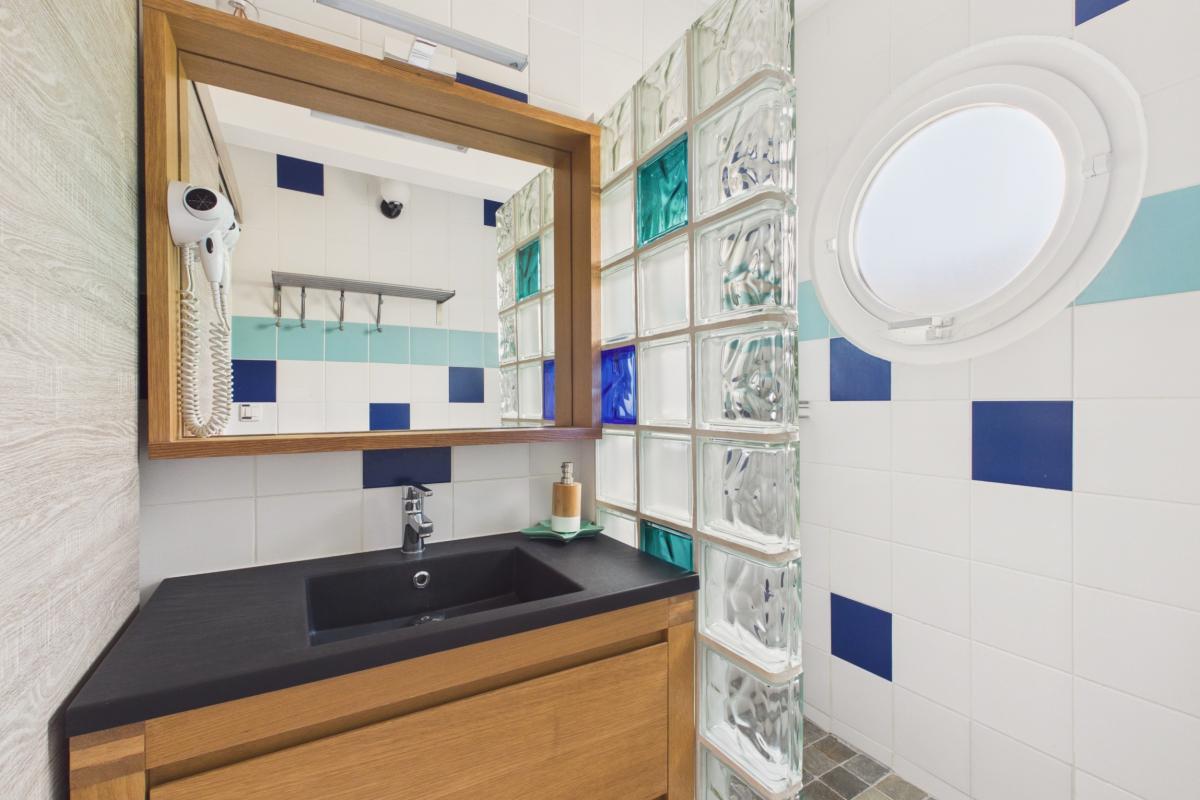 salle-eau-privee-douche-italienne-moderne