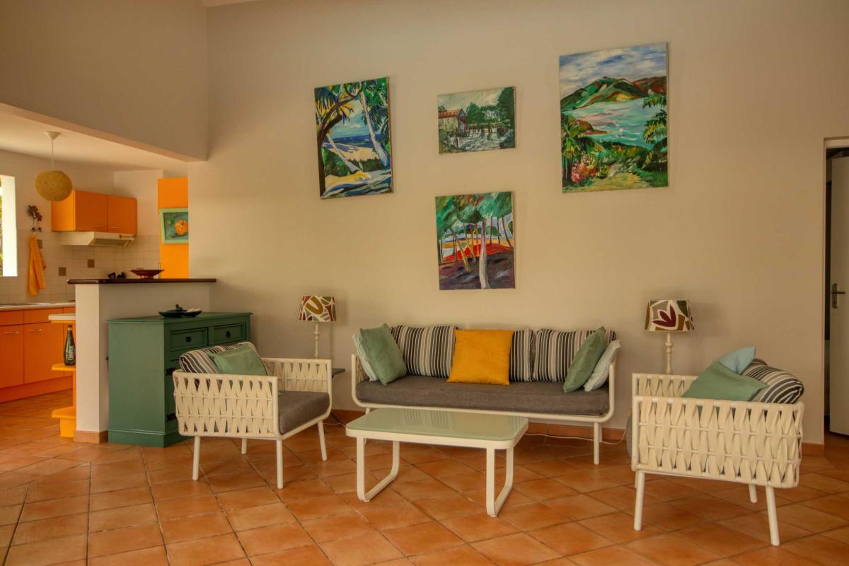 8-Location-villa-le-diamant-martinique-plage-à-pied_le-salon-intérieur