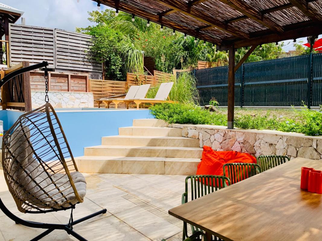 location-villa-martinique-le-diamant-vue-rocher-piscine-MQDI115-exterieur