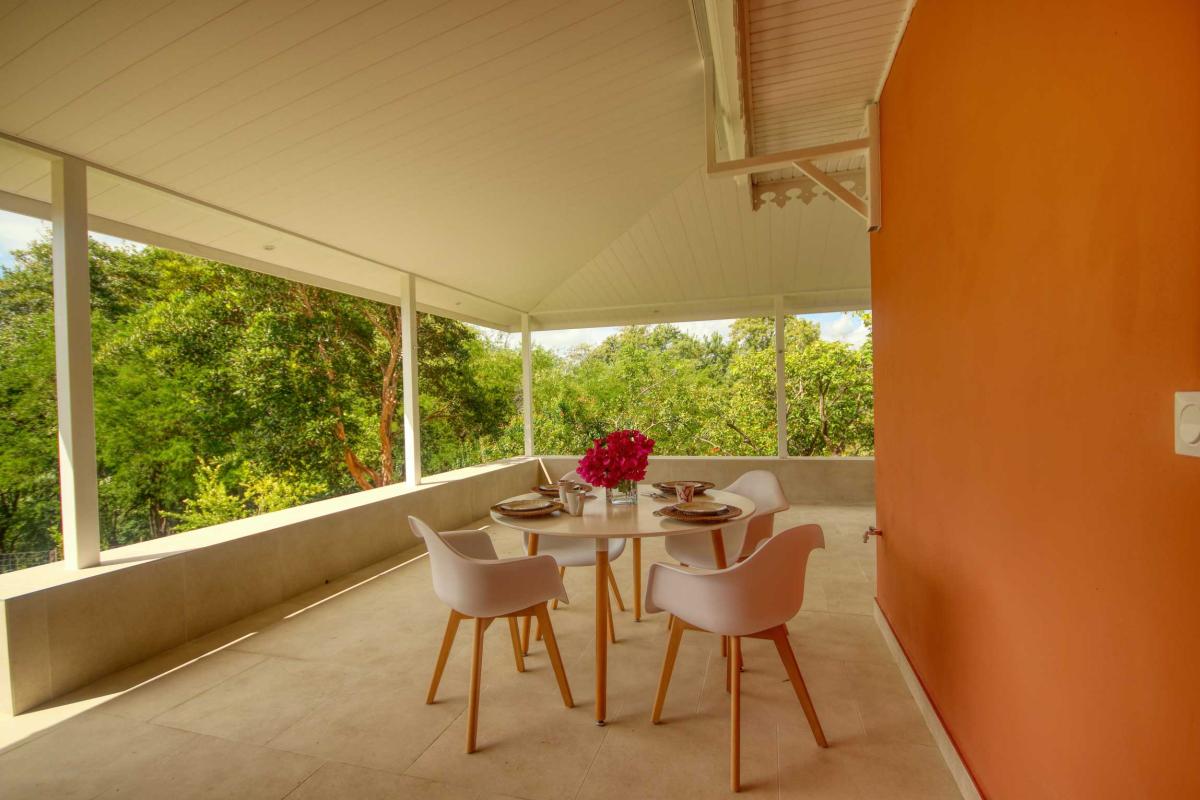 2-Location-villa-le-robert-martinique-_dépendance-terrasse