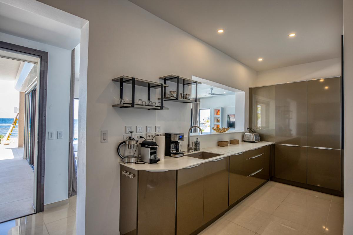 Location villa Alma 4 chambres 8 personnes avec piscine les pieds dans l'eau Beacon Hill Saint Martin