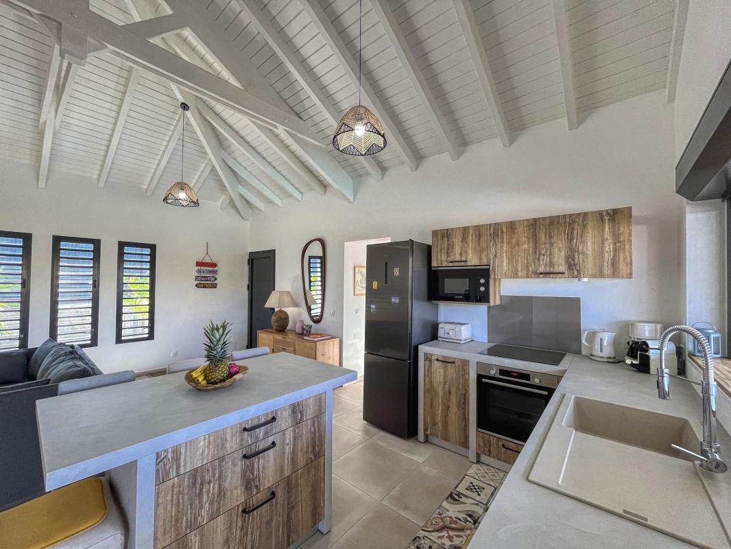14.Location-villa-piscine-Saint-François-Guadeloupe_Cuisine