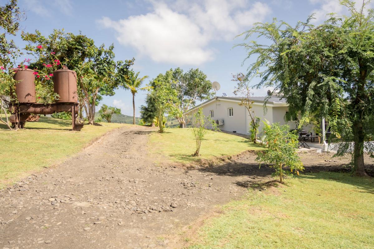 Location-vacances-sainte-anne-martinique-accès-lodge