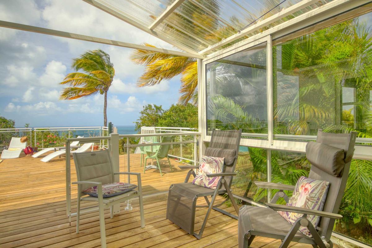 6-Villa-splendide-vue-mer-tartane-trinité-terrasse-couverte-salon