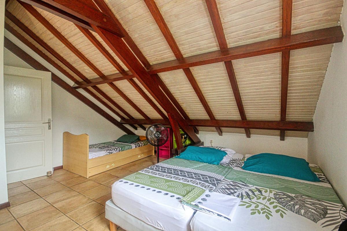 25-Location-villa-Martinique_-Case-Pilote_-Chambre-3-lits-3